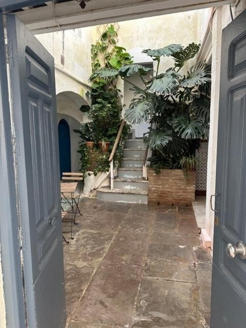 Apartment In Old Town With Roof Terrace And Fibre, Tarifa Bagian luar foto