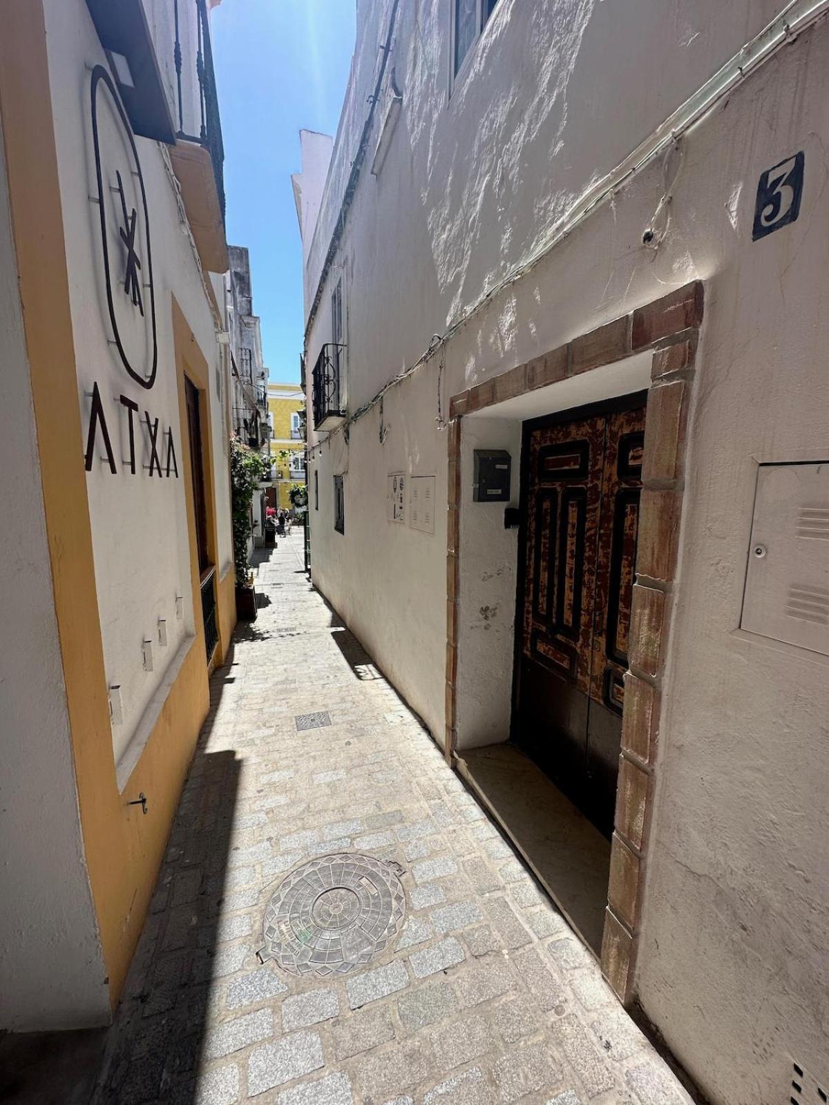 Apartment In Old Town With Roof Terrace And Fibre, Tarifa Bagian luar foto