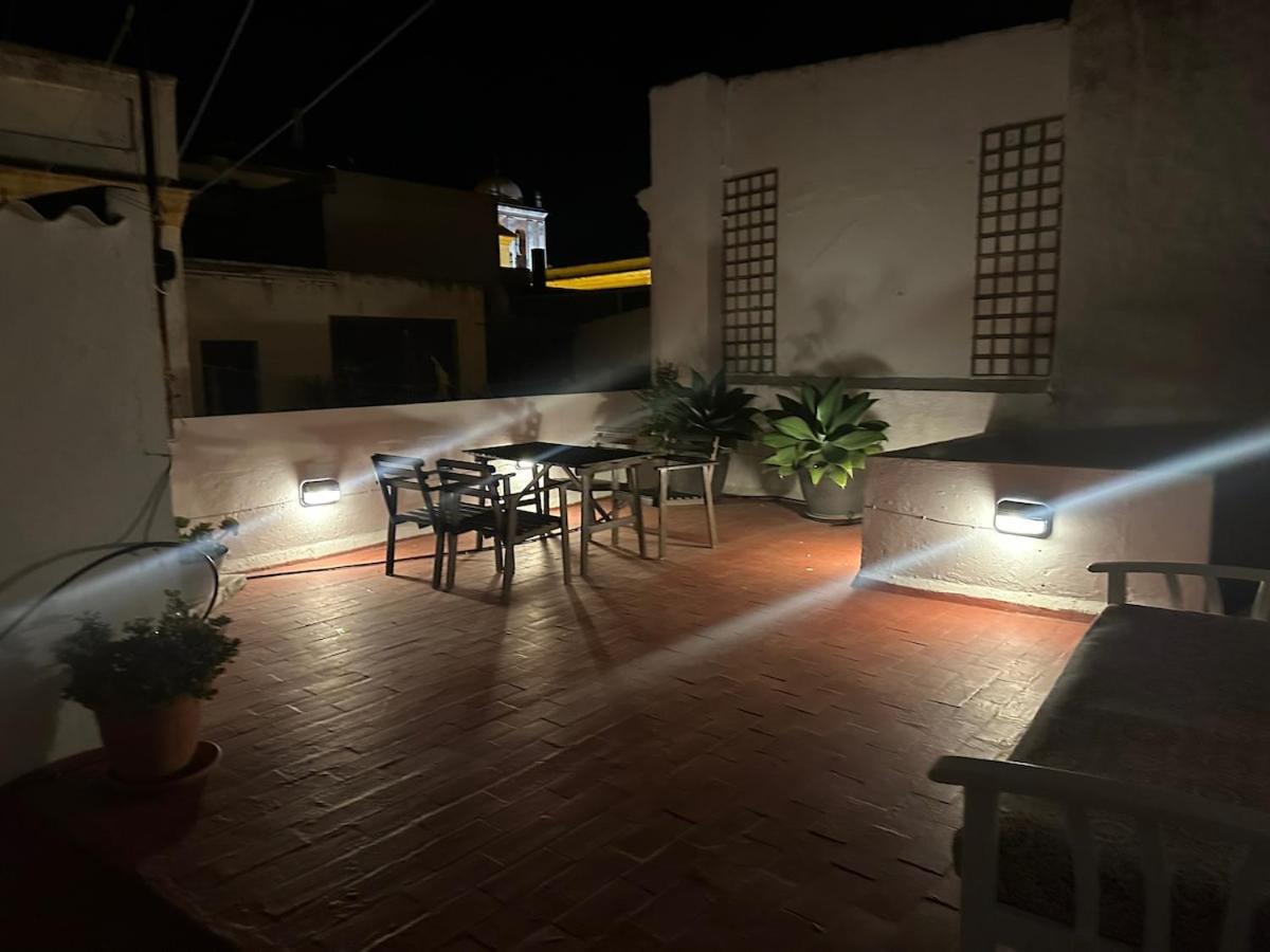 Apartment In Old Town With Roof Terrace And Fibre, Tarifa Bagian luar foto